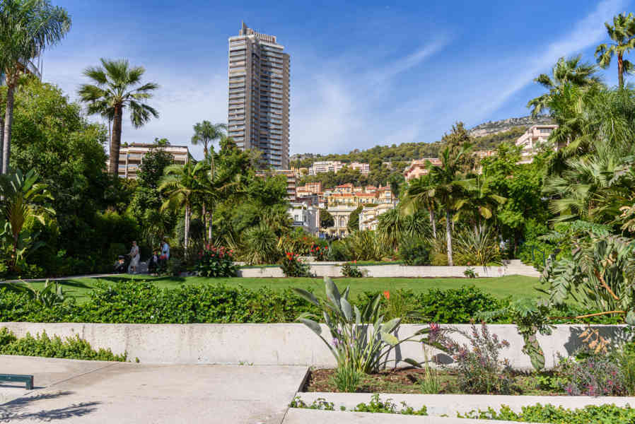 Principado de Mónaco 31 - Montecarlo - jardines del Casino.jpg